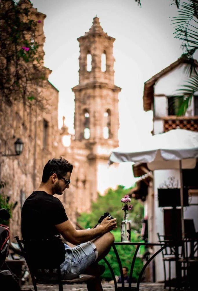 Retrato del fotógrafo y creador de Realidades Paralelas